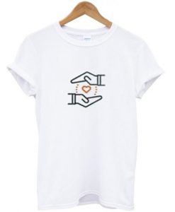 LOVE IN HAND T-SHIRT DNXRE