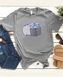 Reading Pusheen t-shirt asr