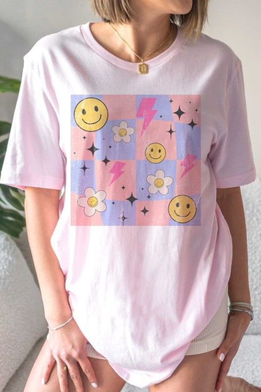 CHECKERED DAISY HAPPY FACE GRAPHIC T SHIRT